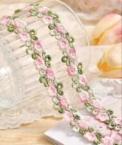 刺繍レースリボン ピンクと緑の花柄　手芸素材