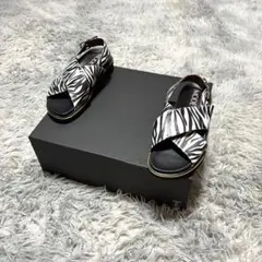 【未使用美品】MODE ET JACOMO 24 ゼブラ〈定価18,700円〉のサムネイル