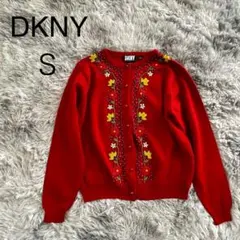 【極美品】DKNY ダナ・キャラン　刺繍入りカーディガン　ヴィンテージ　赤　Sのサムネイル
