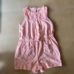 ピンクのレースロンパース