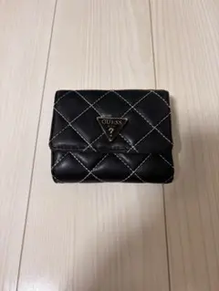 GUESS 三つ折り財布 ブラック キルティング