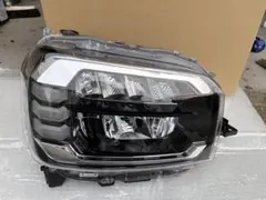 値下げ　LA900S タフト　右ヘッドライト