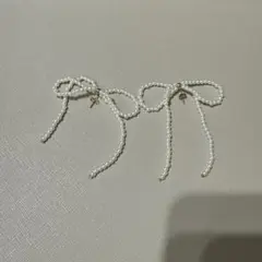リボン型パール風ビーズピアス