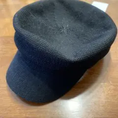 黒のキャスケット