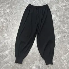 黒 プリーツ カジュアルパンツ