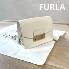 FURLA メトロポリス　ホワイト　レザーショルダーバッグ　スタッズ