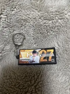ジャイアンツ　巨人　優勝記念　ラバーキーホルダー　岸田行倫
