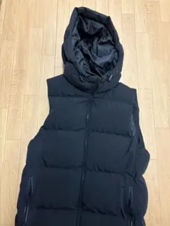 黒 フード付き ダウンベスト GU M