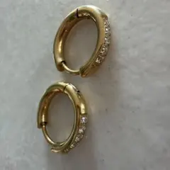 ゴールドカラー ❤︎ラインストーン入りフープピアス　直径1、4ミリ