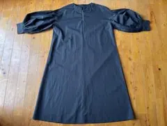 ブラック バルーンスリーブ ワンピース　Aライン　ジップ付き　オーバーサイズ