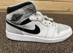 Nike Air Jordan 1 Mid ホワイト/ライトブルー/ブラック