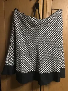 大きなサイズ　フレアスカート 白黒ハウンドトゥース