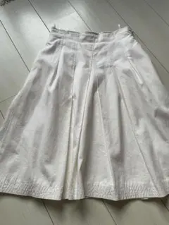 エポカ　ホワイト フレアスカート ひざ丈