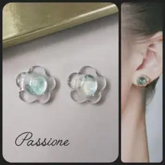 【一点物】水彩ブルー＆クリアミニフラワー ピアス/イヤリング