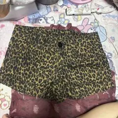 ヒョウ柄デニム風ショートパンツ