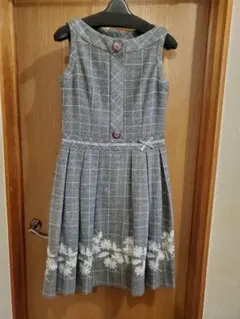 チェックワンピース　花柄刺繍