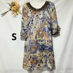 カージュ美品　ひざ丈ワンピース　チュニック　ビジュー　Sサイズ相当のサムネイル