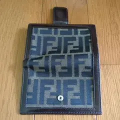 フェンディ二つ折り財布