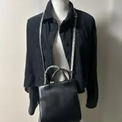 黒のショルダーバッグ