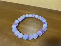 青紫色と白色のビーズブレスレット
