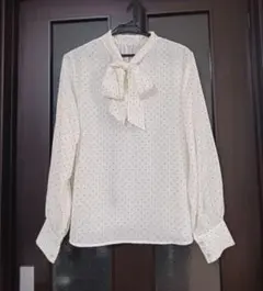 新品タグ付き earth m&e ドット柄 ボウタイ ブラウス