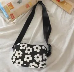 新品未使用　花柄プリント　クロスボディバッグ　ウエストバッグ