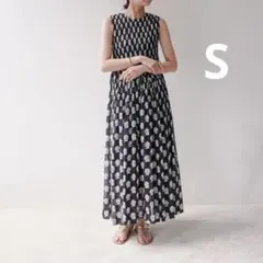 ソソット リバティ ノースリーブ シャーリング ワンピース カペル