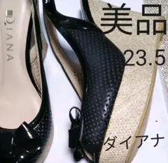 DIANAエナメルリボンとパンチングレザーのウェッジソールサンダル