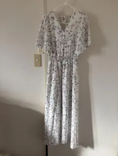 DAY CLOSET 花柄Vネックロングワンピース ホワイト Sのサムネイル