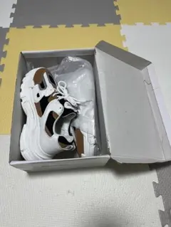 ホワイト/ブラウン メッシュスニーカー