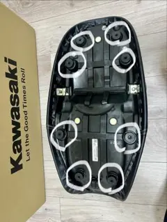 新品Kawasaki Z900RS SE 純正シートアッシ - メルカリ