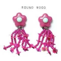 ハンドメイドアクセサリー【フラワー】【ビーズ】イヤリング　ピンク