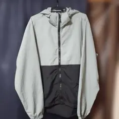 グリーン/ブラック フード付きナイロンジャケット