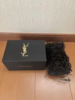 Yves Saint Laurent ギフトボックス 紙袋　リボン