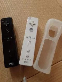 Wiiリモコン　白　黒　2個セット