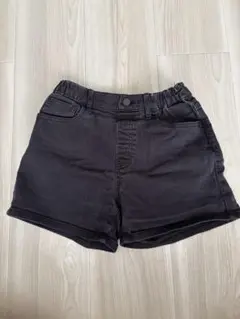 黒いデニム風ハーフパンツ