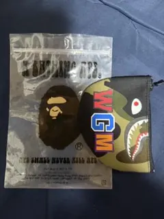 A BATHING APE レザーコインケース カモ柄型押し 箱付き 未使用 A BATHING APE レザーコインケース カモ柄型押し 箱付き 未使用