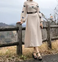 蝶の刺繍 ベージュ リブ編み ワンピース