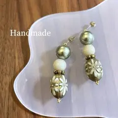 ハンドメイド　グリーンカラーのアンティーク調ピアス