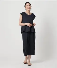 ユナイテッドアローズ　ネイビー ペプラムトップ&バルーンワンピース