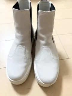 Puma サイドゴアブーツ ホワイト/ブラック