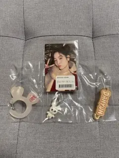 TWICE  સુંદરી અક્રિલિક કેરાબીનર ઓરિજિનલ સ્ટીકર