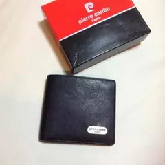 カルダンの二つ折り財布のサムネイル