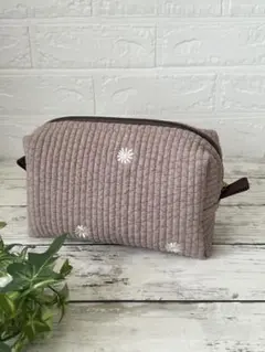 ヌビキルト　ハンドメイドポーチ花柄刺繍　オムツ入れ　化粧ポーチ