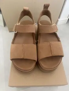 UGG GOLDENSTAR HICUTOUT SLIDE 23㎝　未使用 UGG GOLDENSTAR HICUTOUT SLIDE 23㎝ 未使用 - メルカリ
