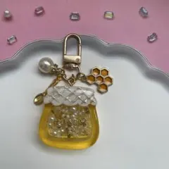 86レジン　シャカシャカキーホルダー　シェイカー はちみつ