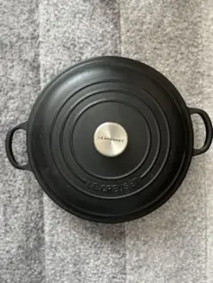 ▼LE CREUSET シグニチャー　ビュッフェキャセロール　ブラック　26ｃｍ ル・クルーゼ ビュッフェ・キャセロール 26cm [マットブラック] (鍋