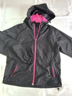 ブラック/ピンク フード付きマウンテンパーカー