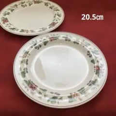 希少　ウェッジウッド エンボスド　クイーンズウェア　ディナープレート WEDGWOOD ウェッジウッド エンボスドクイーンズウェア トリオ