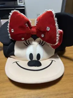 ミニーマウス キャップ　サンバイザー　赤いリボン付き
